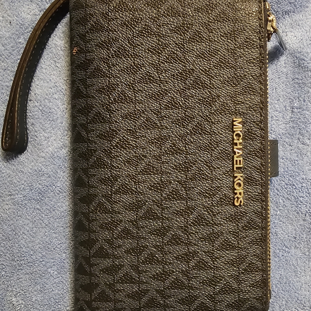 Michael Michael Kors jet set travel LG DOUBLE ZIP WRSTLT